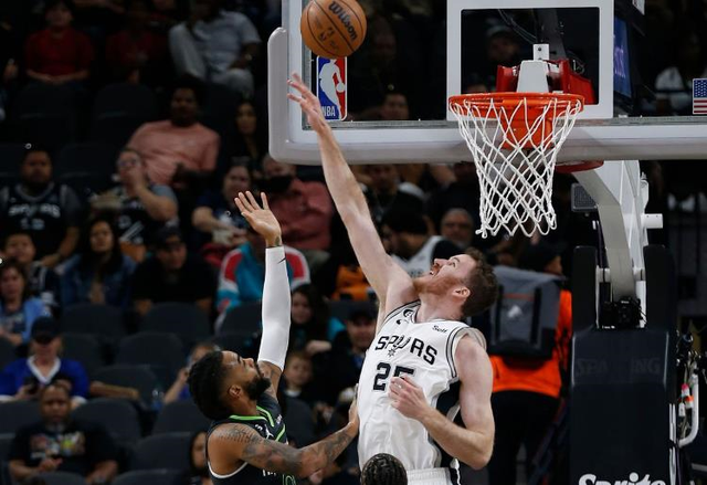 魔术翻盘马刺，戈贝尔刷新纪录的简单介绍