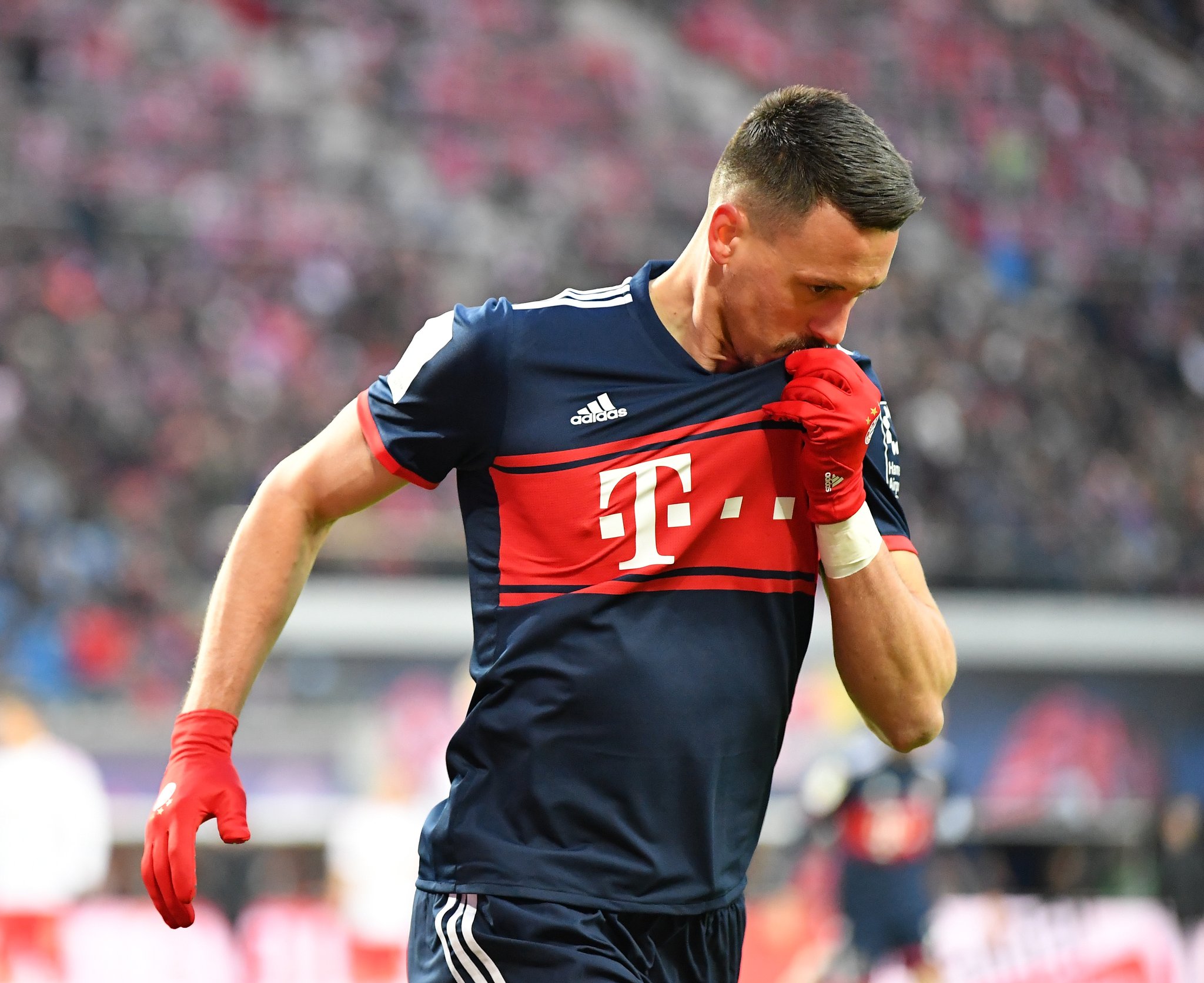 包含法国险胜里昂，罗本爆发神勇的词条