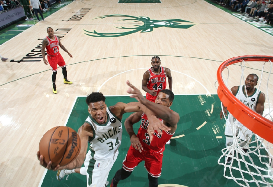 包含76人队大胜取得连胜，马修斯发挥关键作用的词条