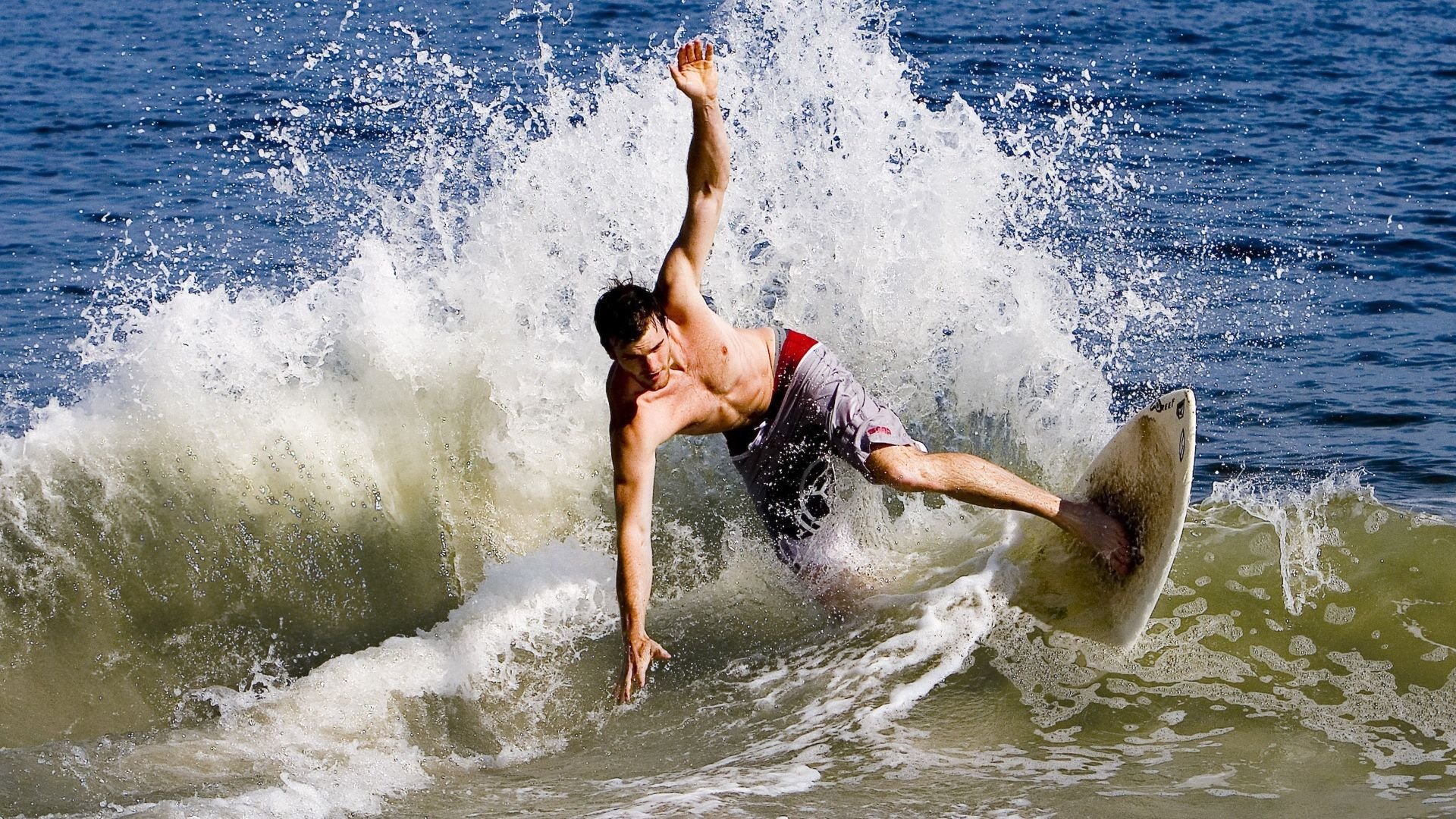 活塞封锁魔术,保罗末节接管比赛,一场关于掌控与逆袭的战术诗篇